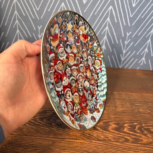 Santa Claws Cat Christmas Collector 8" Plate by Bill Bell from the Franklin Mint - Picture 6 of 15